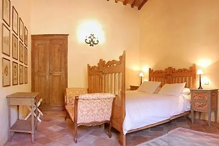 Villa Sleeps 8 Pool Wifi