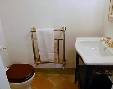 Villa Sleeps 8 Pool Wifi