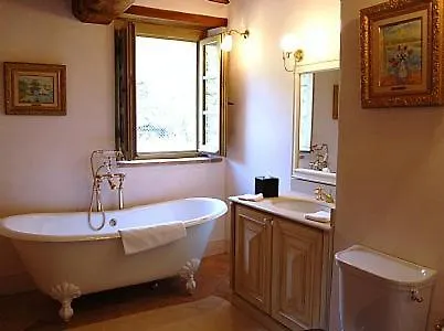 Villa Sleeps 8 Pool Wifi